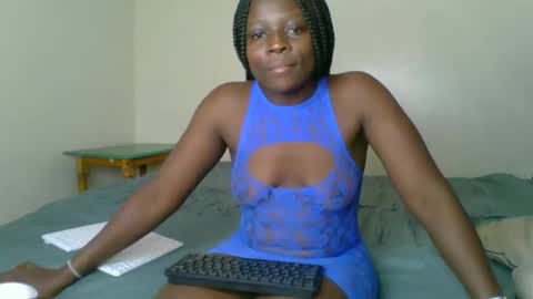 Snapshot of kinky_roey chatting on February 16, 2025, 7:59 am kinky_roey online show from February 16, 2025, 7:59 am