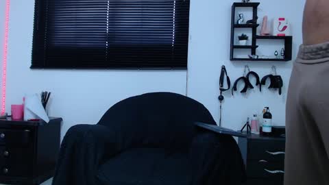 Snapshot of kinkyallisonsub chatting on January 23, 2025, 3:22 pm Allison Diego online show from January 23, 2025, 3:22 pm