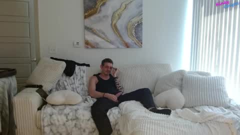 Snapshot of kinkycouple0025 chatting on January 3, 2025, 4:37 pm KinkyCouple0025 online show from January 3, 2025, 4:37 pm