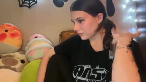 Snapshot of kinkycreative chatting on November 24, 2025, 11:26 pm kinkycreative online show from November 24, 2025, 11:26 pm