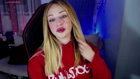  Sara  online show from December 22, 2025, 11:02 pm