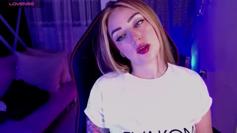 Snapshot of kinkydoll_ chatting on February 22, 2026, 11:58 pm Sara online show from February 22, 2026, 11:58 pm