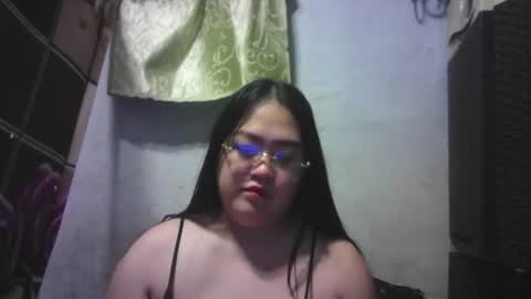 Snapshot of kinkyhotcumm chatting on December 18, 2024, 9:25 am KAREN online show from December 18, 2024, 9:25 am
