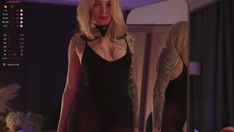 kinkylina_ online show from January 31, 2025, 1:12 pm