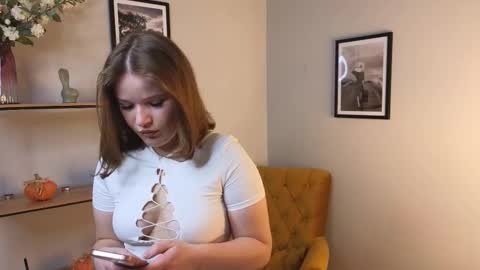 Fiona online show from December 17, 2025, 9:59 am