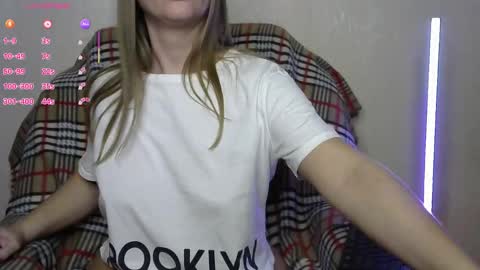 Snapshot of kira_blonde_angel chatting on January 5, 2026, 5:27 pm Kira online show from January 5, 2026, 5:27 pm