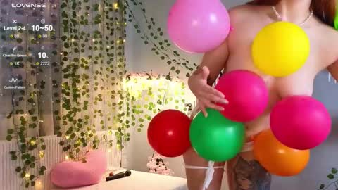 Kira Briis online show from November 17, 2025, 1:06 pm