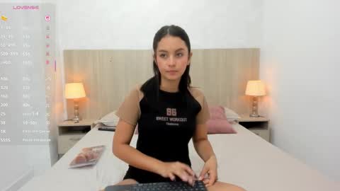Snapshot of kira_dubois chatting on March 10, 2026, 11:37 am Kira online show from March 10, 2026, 11:37 am