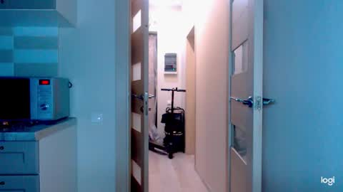 Kira online show from November 27, 2025, 8:38 am