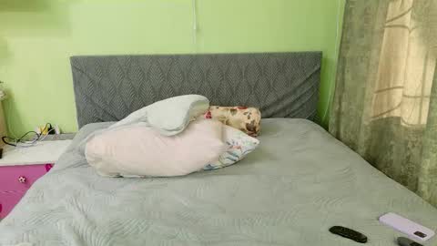 Snapshot of kira_kittyxxx chatting on February 23, 2026, 6:33 am Kira online show from February 23, 2026, 6:33 am