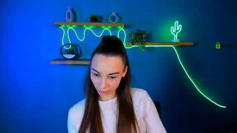 kira_light__ online show from November 6, 2025, 9:43 am