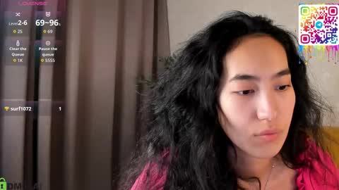 Aura online show from December 18, 2025, 2:06 am