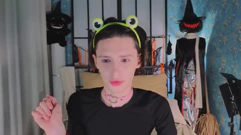 Snapshot of kira_long chatting on November 2, 2025, 5:10 am MADI online show from November 2, 2025, 5:10 am