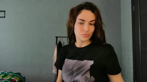 Snapshot of kira_love1 chatting on April 8, 2026, 9:31 am Kira love1 online show from April 8, 2026, 9:31 am