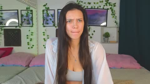 Snapshot of kira_low chatting on January 26, 2025, 12:05 am Kira online show from January 26, 2025, 12:05 am