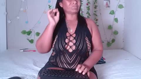 Snapshot of kira_squir chatting on September 14, 2025, 10:42 pm kira-squir online show from September 14, 2025, 10:42 pm