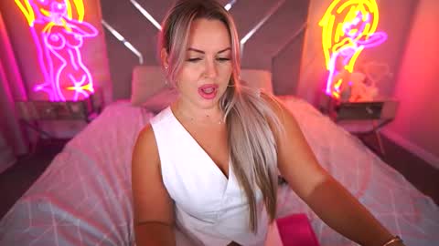 Kira online show from September 10, 2025, 10:21 pm