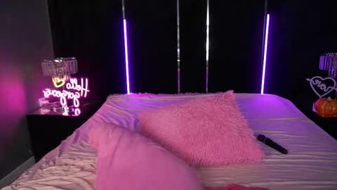 Kira online show from November 8, 2025, 5:07 am