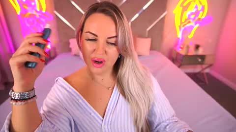 Kira online show from November 10, 2025, 11:26 pm