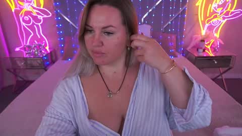 Kira online show from May 27, 2026, 4:53 am