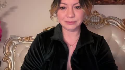 KiraDivine online show from January 7, 2026, 1:57 pm