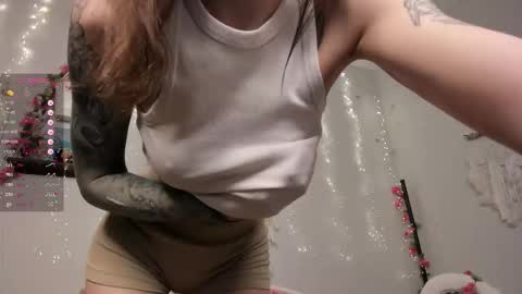 Snapshot of kiralotus chatting on February 2, 2026, 5:28 am little vampire online show from February 2, 2026, 5:28 am