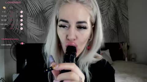 Kira online show from March 12, 2026, 2:07 am