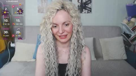 kiramartins cat online show from November 25, 2025, 5:57 pm