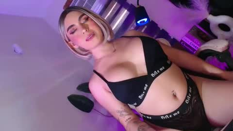 Its your girl KIRA online show from September 10, 2025, 2:11 am