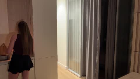 Kira online show from October 21, 2025, 3:13 pm