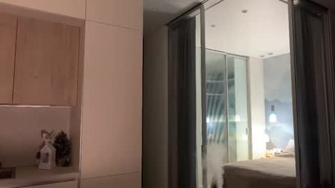 Kira online show from March 9, 2026, 5:06 pm