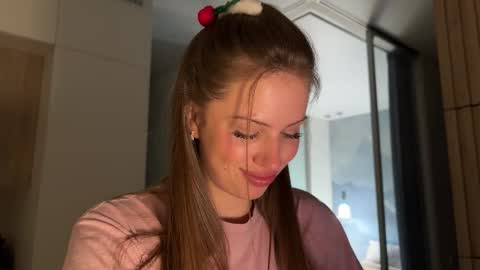 Kira online show from March 18, 2026, 5:05 pm