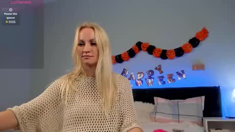 KiraSun online show from October 30, 2025, 12:17 pm