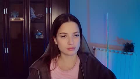 kiravair online show from November 12, 2025, 1:22 pm