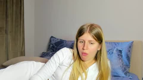 Snapshot of kirraa_ chatting on December 1, 2025, 7:08 pm Kira online show from December 1, 2025, 7:08 pm