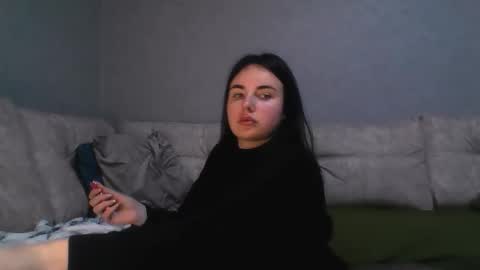 Kira online show from November 5, 2025, 5:24 pm