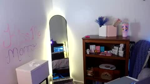 Snapshot of kiss_me_monroe chatting on July 2, 2026, 2:55 am Morgan Monroe online show from July 2, 2026, 2:55 am