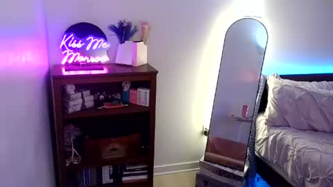 Snapshot of kiss_me_monroe chatting on July 14, 2026, 2:38 am Morgan Monroe online show from July 14, 2026, 2:38 am