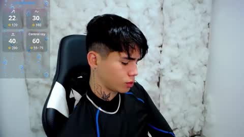 Snapshot of kiss_whitee chatting on November 24, 2025, 8:19 pm kiss_whitee online show from November 24, 2025, 8:19 pm