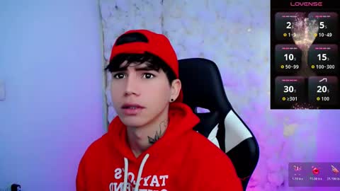 Snapshot of kiss_whitee chatting on December 15, 2025, 11:36 am kiss_whitee online show from December 15, 2025, 11:36 am