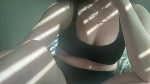 kissbriella online show from November 7, 2025, 8:31 pm