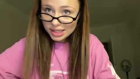 kisskeyy online show from September 8, 2025, 6:51 pm