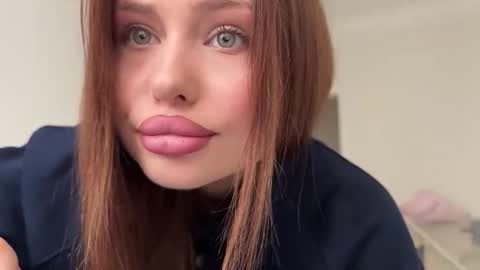 kisskeyy online show from September 10, 2025, 11:43 am