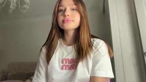 kisskeyy online show from October 1, 2025, 6:03 pm