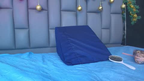 Snapshot of kissme_luna chatting on December 19, 2025, 7:10 pm BELLA FLAME online show from December 19, 2025, 7:10 pm