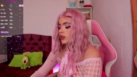 Snapshot of kit_kat_10 chatting on February 26, 2025, 1:32 am Lily online show from February 26, 2025, 1:32 am