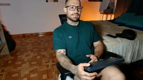 kite__ online show from April 11, 2026, 2:38 am