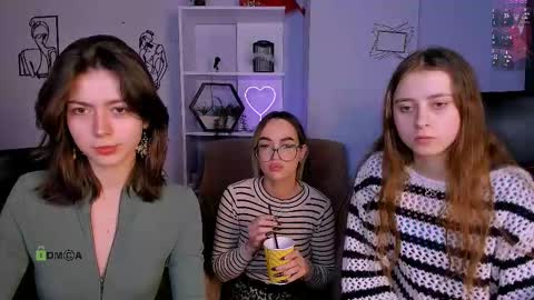 Snapshot of kitniss_dreamy chatting on January 16, 2026, 8:24 pm kitniss online show from January 16, 2026, 8:24 pm