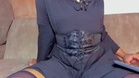 Kitsune-sama online show from November 5, 2025, 1:33 pm