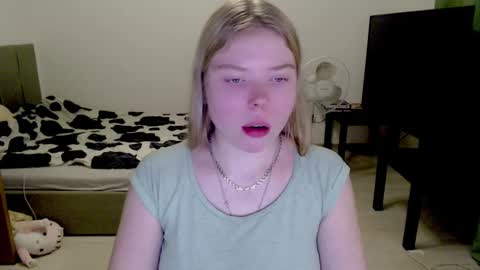 Snapshot of kitten_jenny01 chatting on December 16, 2024, 1:32 pm Jennyblonde and Emmabrunette online show from December 16, 2024, 1:32 pm